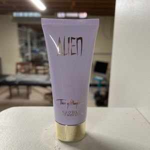 Alien Radiant Body Lotion
3.5oz